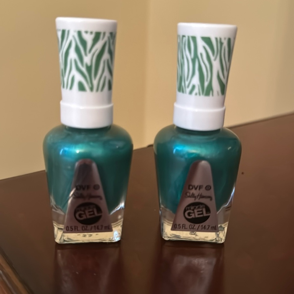 NWT brand new DVF for Target miracle gel polish in moss turquoise (2 bottles)